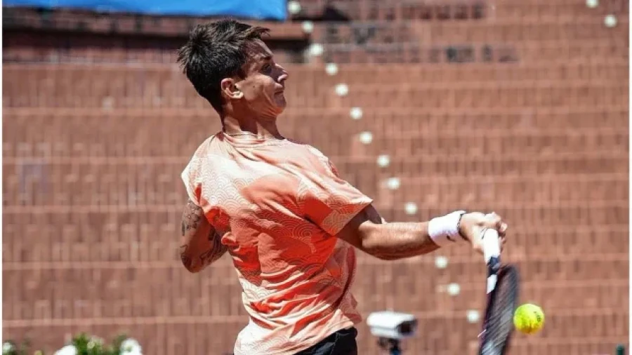 VA POR MAS. El joven tenista Camilo Ugo Carabelli.