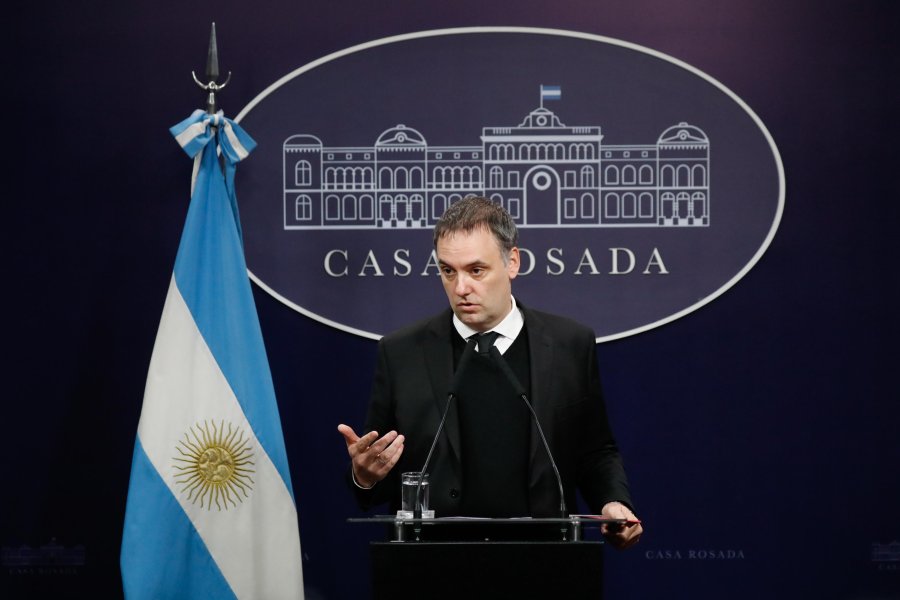 El vocero Manuel Adorni precisó que “de los 200 millones de dólares destinados a obras, el 25% se asignaron a Tigre y a Malvinas Argentinas, los dos municipios de donde provenía su cúpula directiva”.