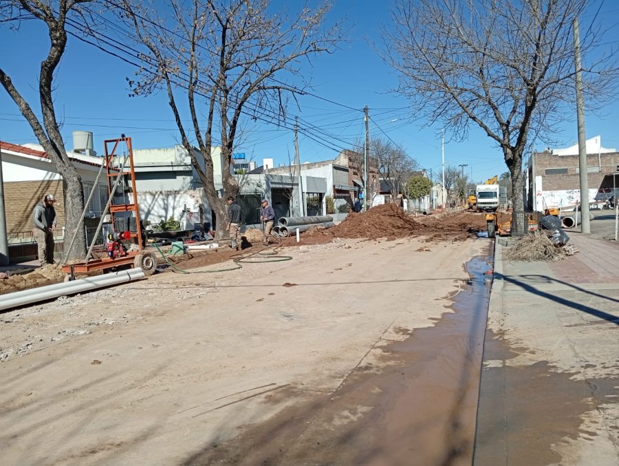 El tramo de la intervención de ASSA en calle Tucumán, desde la esquina de 1° de Mayo hacia el sur.