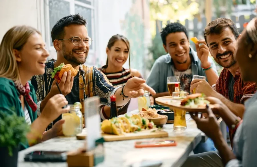 La mesa del domingo reunirá a amigos para celebrar el día alusivo.