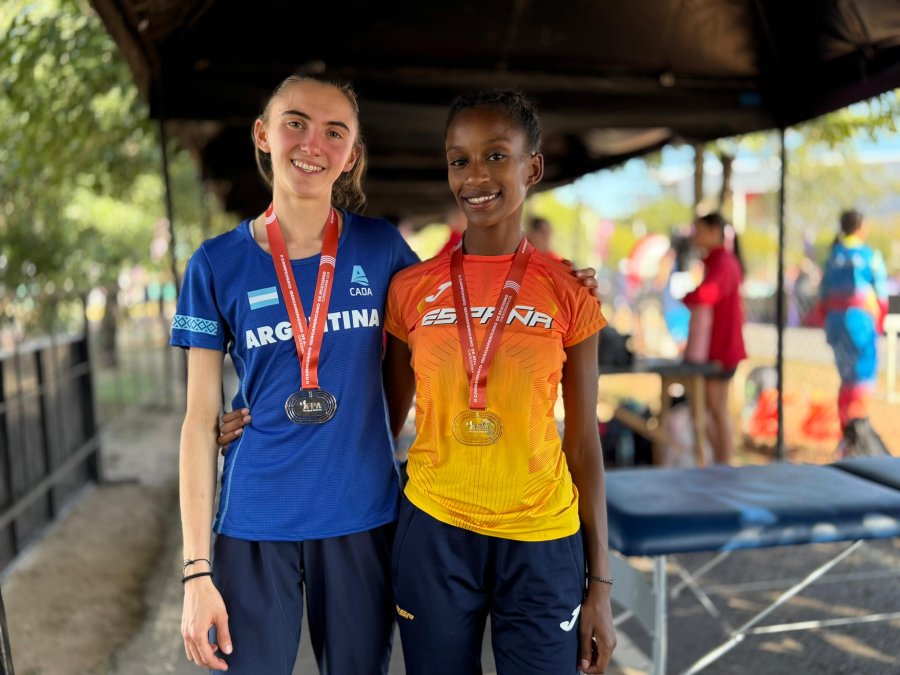 BRILLANTE. Sofía Fregona junto a la española Paniagua.