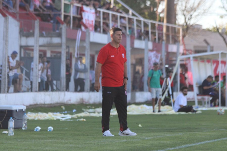 INVICTO DE LOCAL. Marcelo Varela, DT juliense.