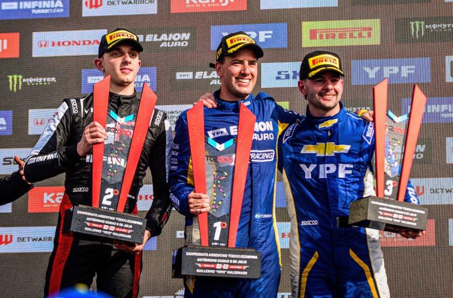 Emiliano Stang (2°), Franco Vivian (1°) y Franco Morillo (3°).