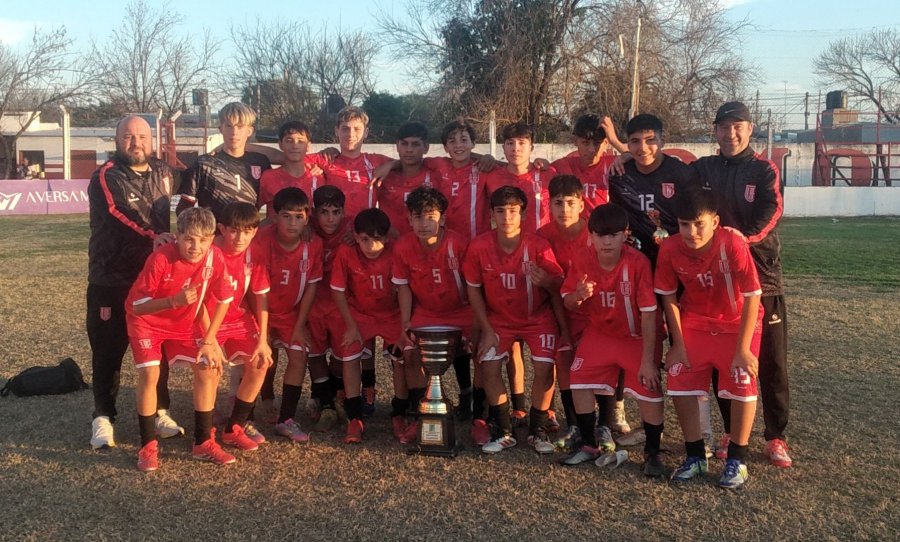 GRAN EQUIPO.Se quedó merecidamente con el trofeo principal.