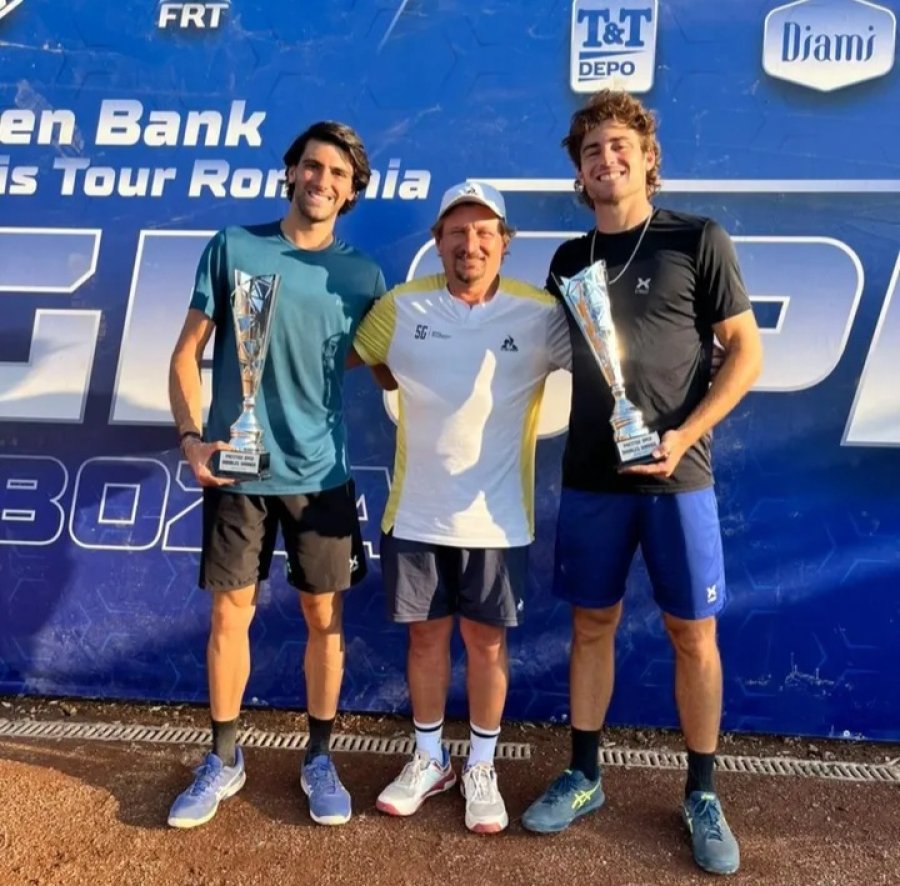 ALEGRIA. Basel, el entrenador Javier Vittar, y Ribero.