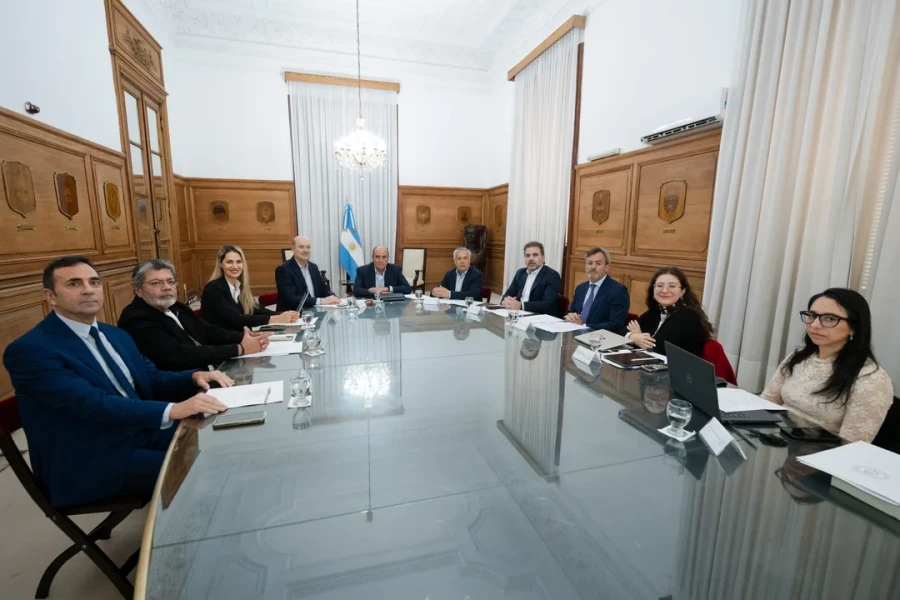 El Consejo de Mayo realiza su segunda reunión.