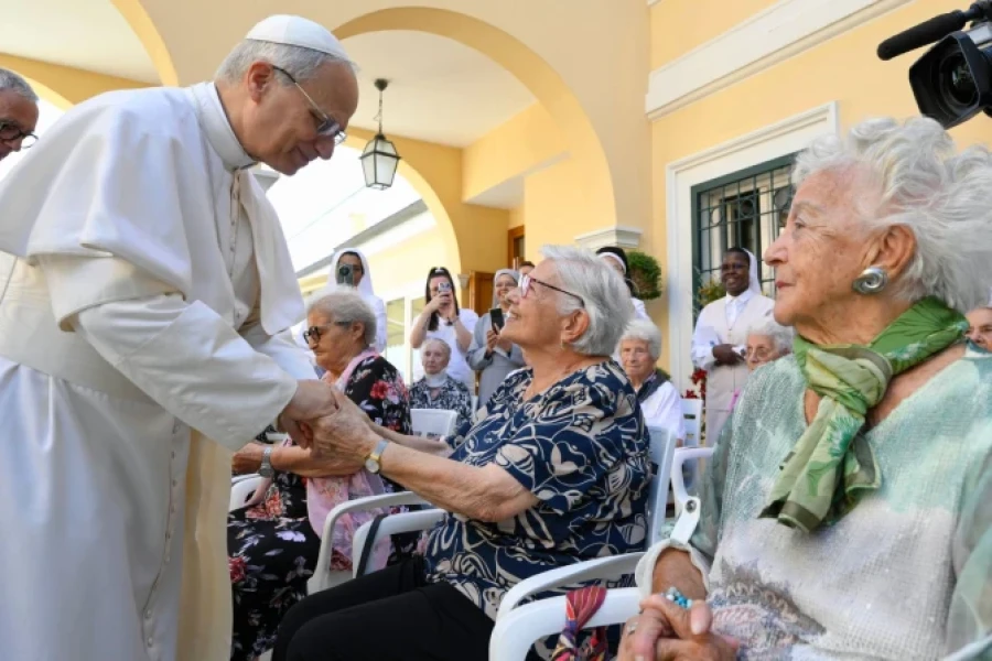 La visita  a la residencia.