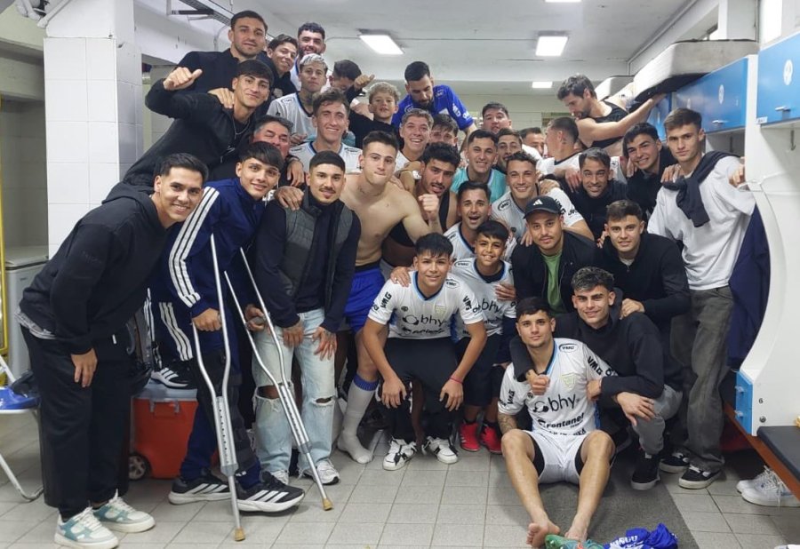 VESTUARIO FELIZ TRAS EL TRIUNFO DE LA CREMA ANTE GIMNASIA DE CHIVILCOY