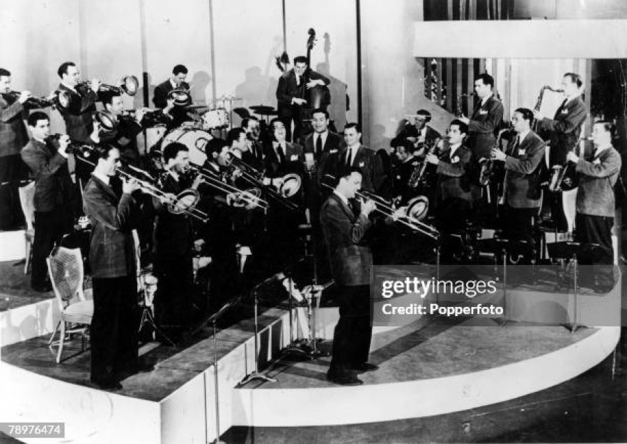 Glenn Miller con su orquesta.