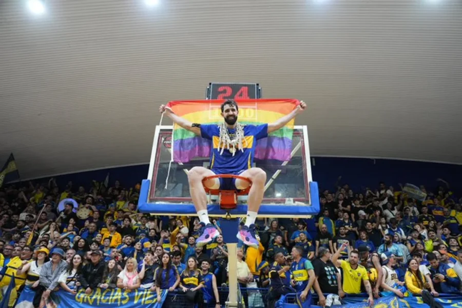 Sebastián Vega, el bicampeón de Boca que levantó la bandera LGBT.