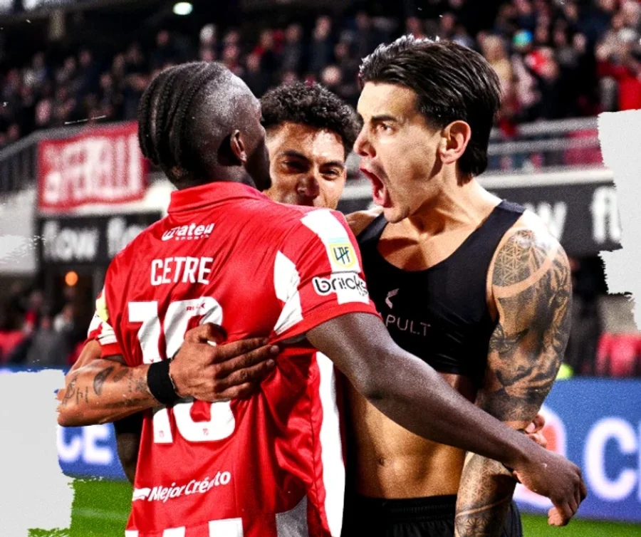 Edwin Cetre y Alexis Castro, goleadores de la noche, festejan el segundo gol del "Pincha".