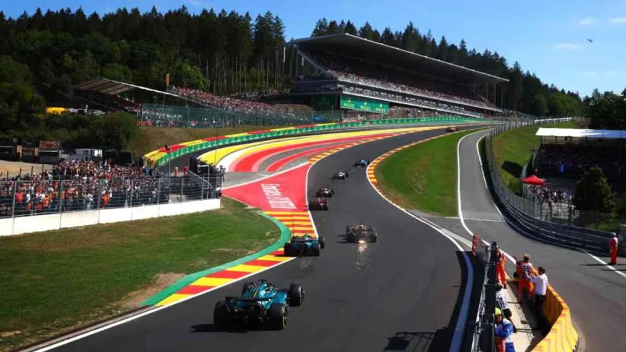 La curva de "Eau Rouge", la más famosa del campeonato de Fórmula 1.
