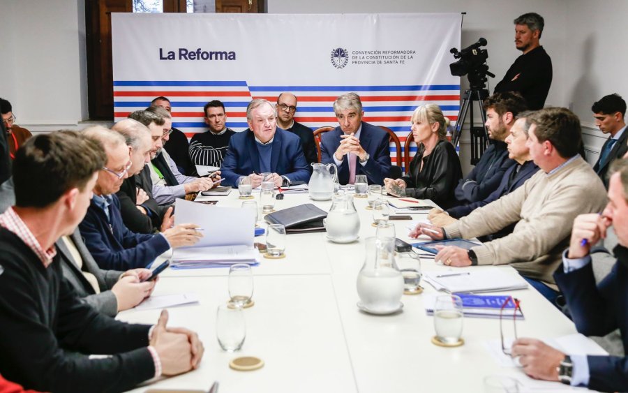 AGENDA. Hoy se avanzó en cuestiones de ordenamiento para comenzar a preparar la tercera sesión de la CR de la Constitución de Santa Fe que se realizará este jueves.