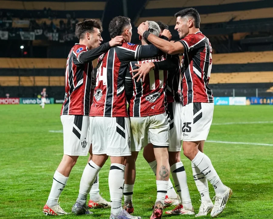 SIGUE EN CARRERA. El Ferroviario sigue jugando la Sudamericana.