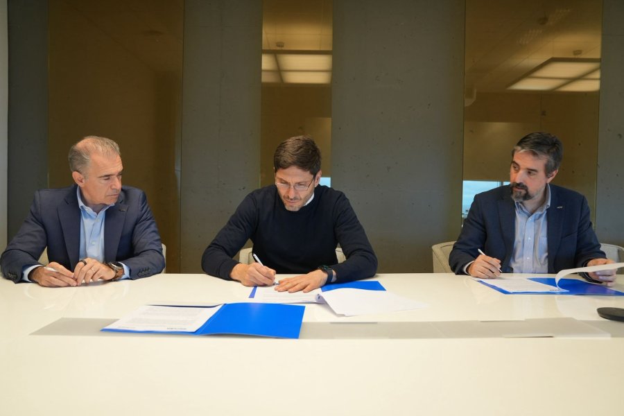 RUBRICA. “Somos la primera provincia que logra llevar adelante un acuerdo de este tipo con la empresa más importante en Argentina”, afirmó el gobernador Pullaro.