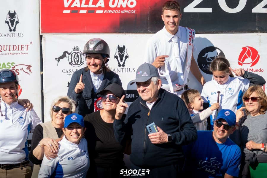 Jinetes, amazonas y familias del Hípico.