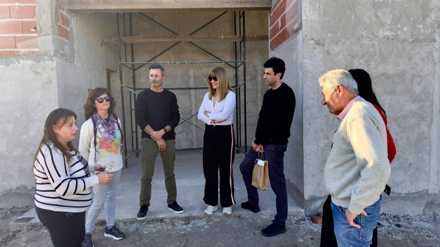 RECORRIDA. La comitiva visitando uno de los espacios.