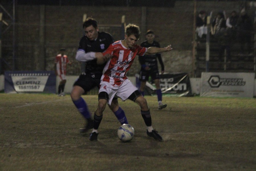 EN EL GIULIANI. El León se mide esta noche con Brown de San Vicente.