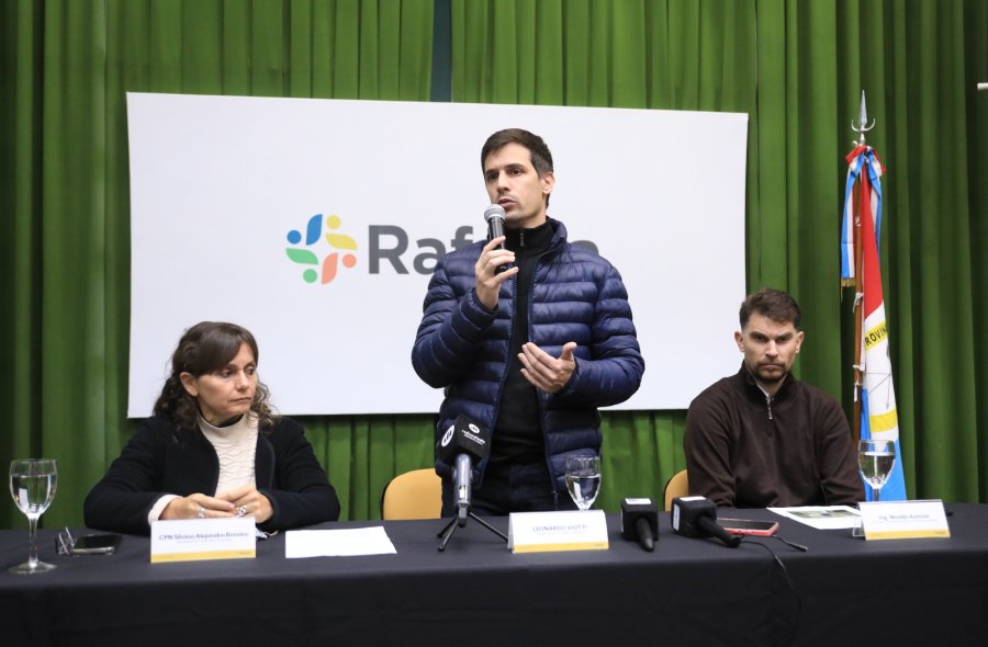 APERTURA DE SOBRES. El intendente Leonardo Viotti encabezó el acto que se celebró este viernes en el palacio municipal.