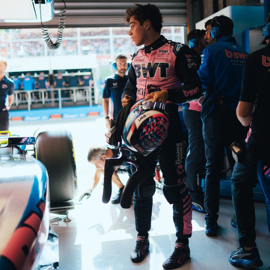 Franco Colapinto en el box de Alpine. (FOTO ALPINE)