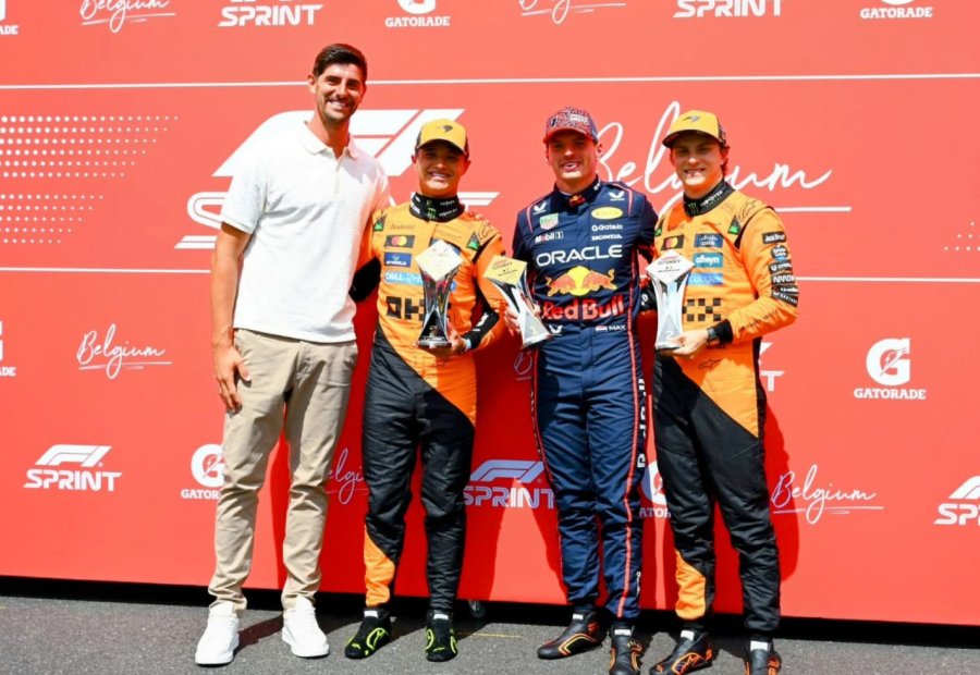 Thibaut Courtois (arquero belga del Real Madrid), Lando Norris, Max Verstappen y Oscar Piastri.