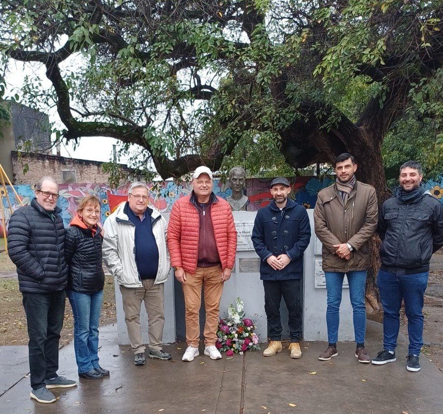 El delegado de la CGT Rafaela, Roberto Oesquer, y el titular del PJ Rafaela, Andrés Brarda, encabezaron el acto en memoria de Evita Perón.
