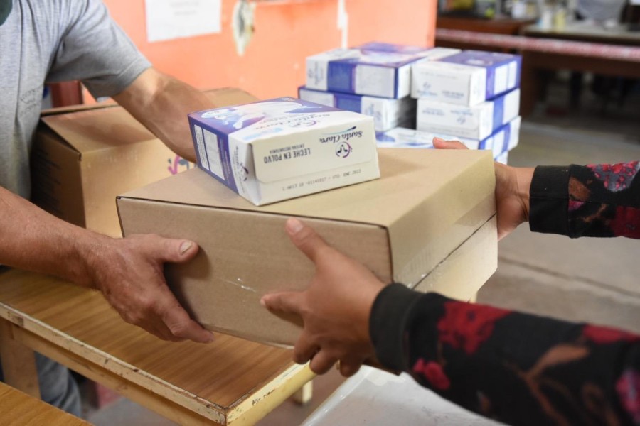 Entrega de refuerzo alimentario.