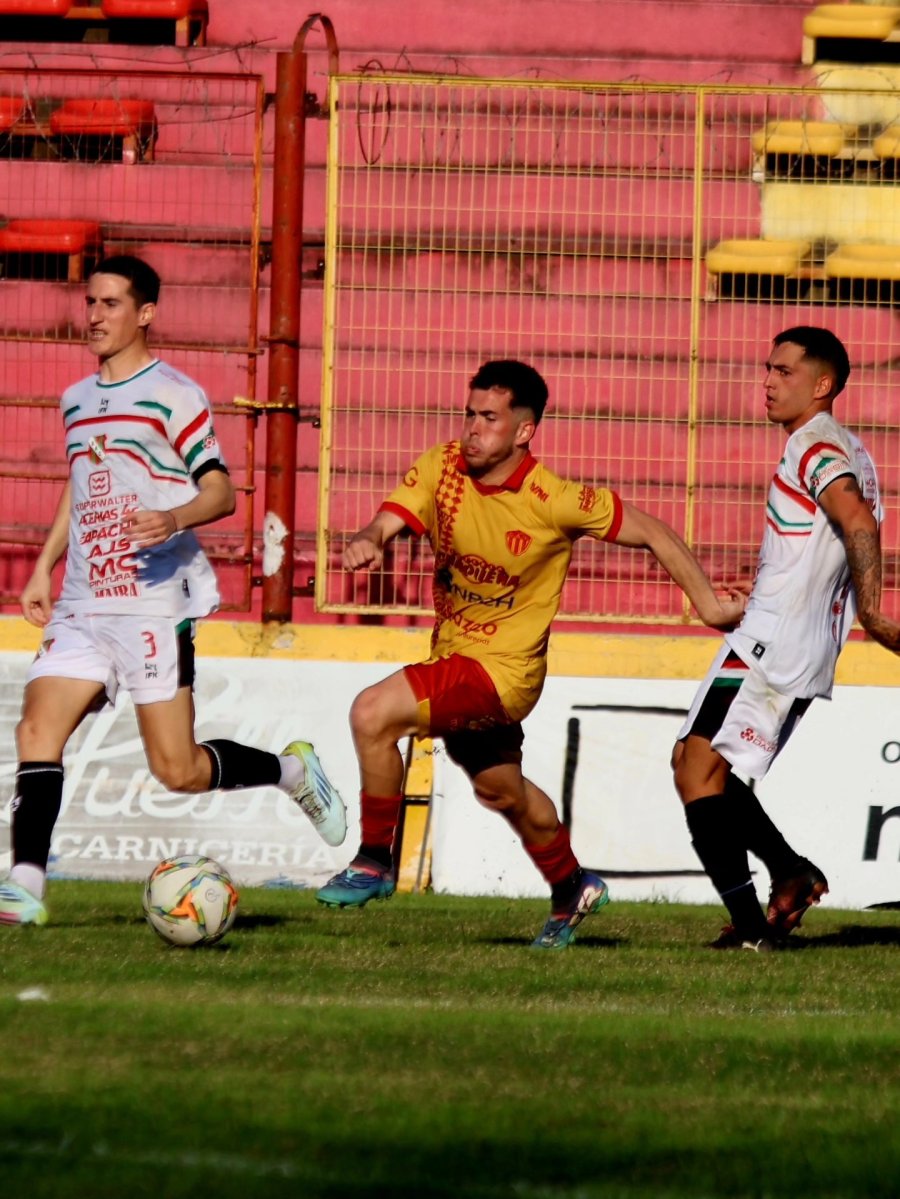 EN RESISTENCIA. Se impuso Sportivo Las Parejas.