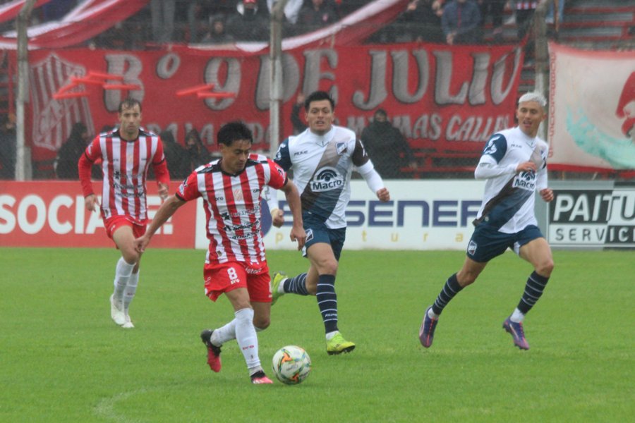 SUMA Y SUMA. El León está segundo en la Zona Campeonato B.