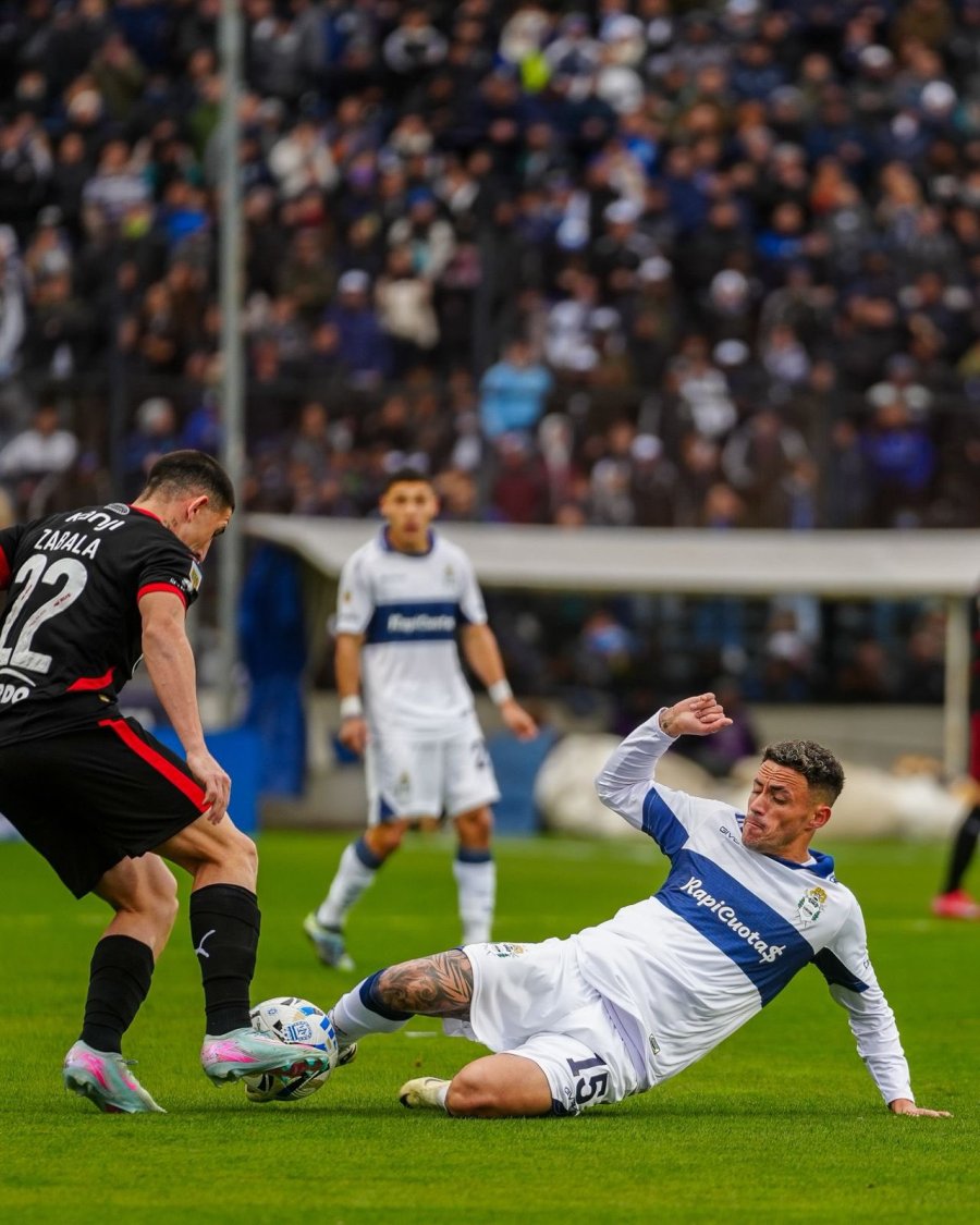 TRES PUNTOS EN CASA. Ganó el Lobo platense.