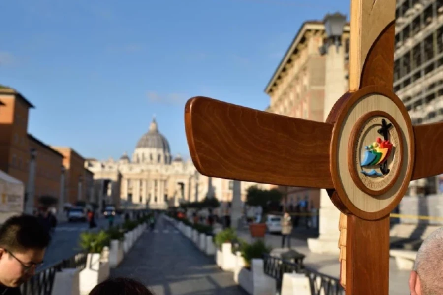 La cruz oficial del peregrino para el Jubileo de la Esperanza 2025.