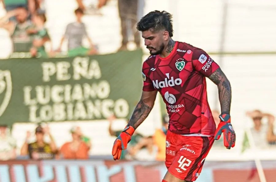 El arquero Lucas Acosta.