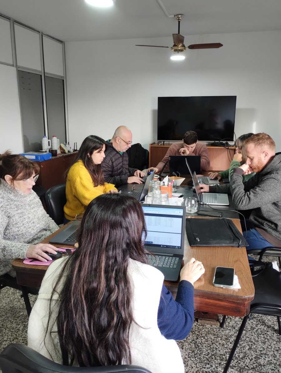 Los concejales sunchalenses durante su trabajo en comisión.