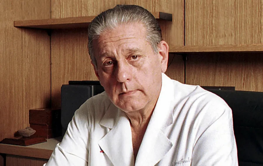 Favaloro, médico, inventor, educador y cardiocirujano argentino con reconocimiento a nivel mundial.