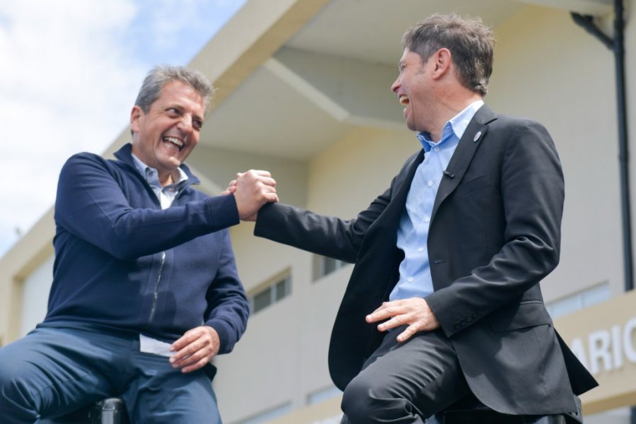 El gobernador de la provincia de Buenos Aires, Axel Kicillof, junto a Sergio Massa.