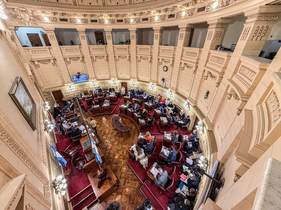 La Comisión de Poder Legislativo y Poder Ejecutivo avanza con el tratamiento de diferentes artículos.