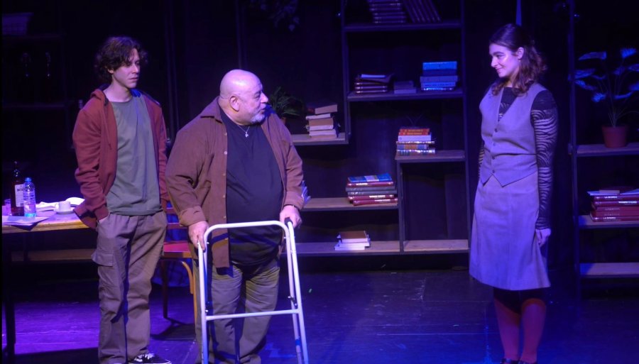 EN ESCENA. Luisina Arito junto a Roly Serrano y Alan Madanes.