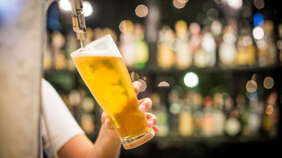 Beber cerveza con moderación es beneficioso para la salud.