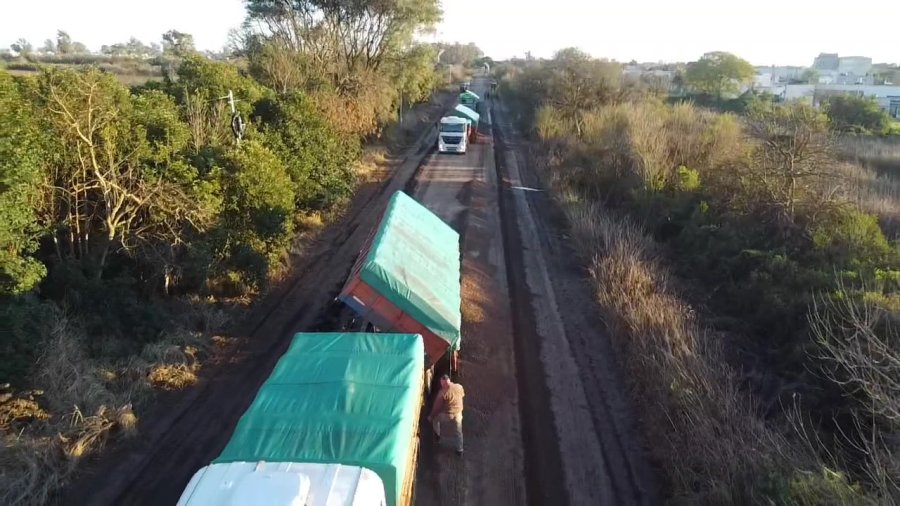 Están recomponiendo una vía muy utilizada para la salida de la producción.