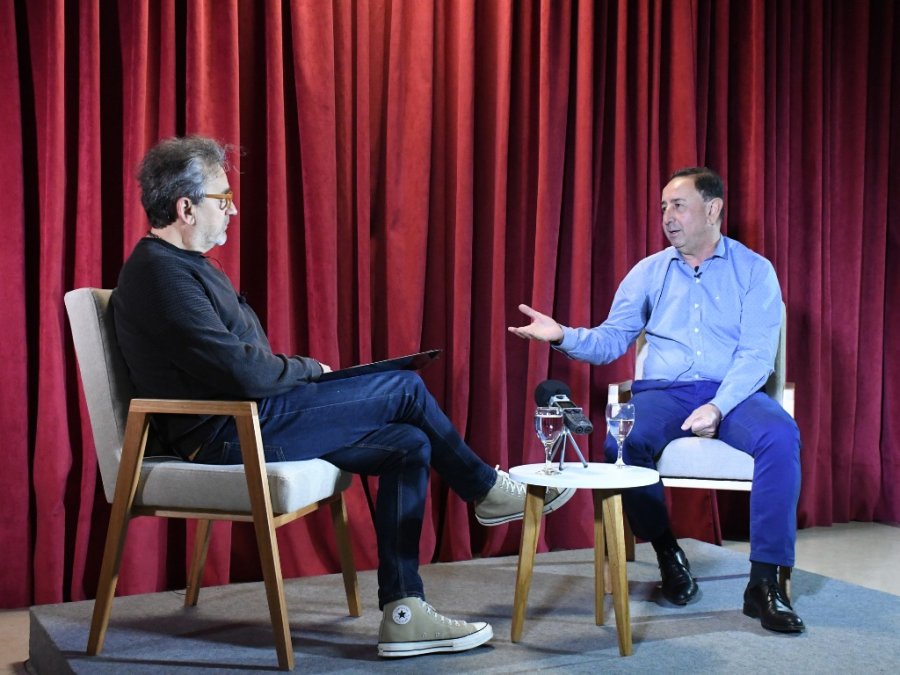 Carlos Wilson es un apasionado por emprender, lleva adelante distintos proyectos empresariales e intenta aprender algo nuevo todos los días.