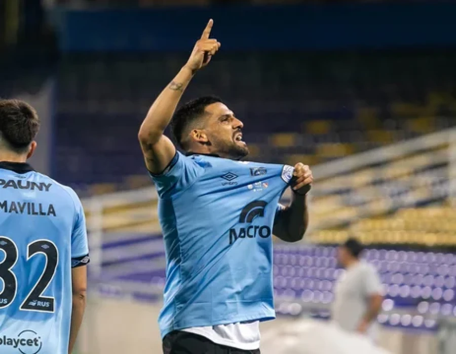 JARA. Anotó el primer tanto de cabeza.