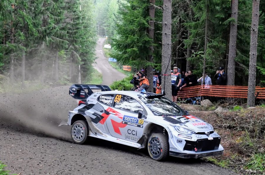 Kalle Rovanperä lidera el dominio absoluto de Toyota en el Rally de Finlandia.