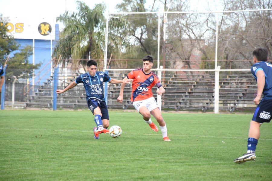 SUMO DE A TRES. Sin público, el Lobo se regaló un triunfo imprescindible.