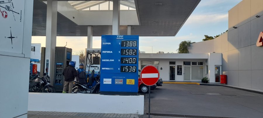 NAFTAS MAS CARAS. YPF volvió a aumentar el precio de sus combustibles este lunes en nuestra ciudad.