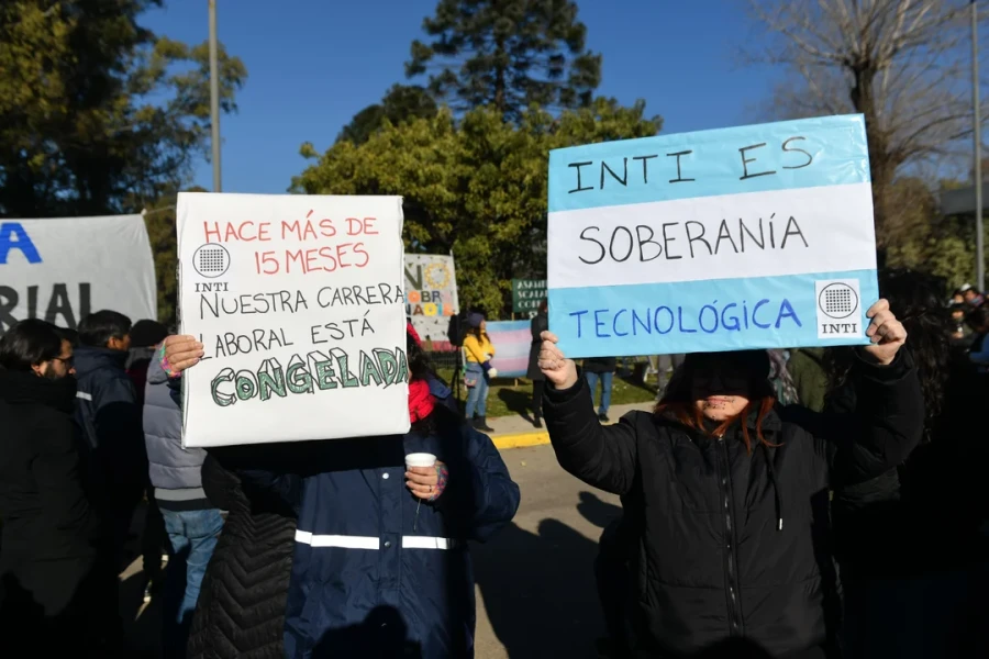 Los trabajadores del Instituto Nacional de Tecnología Argentina realizará un abrazo simbólico al organismo.