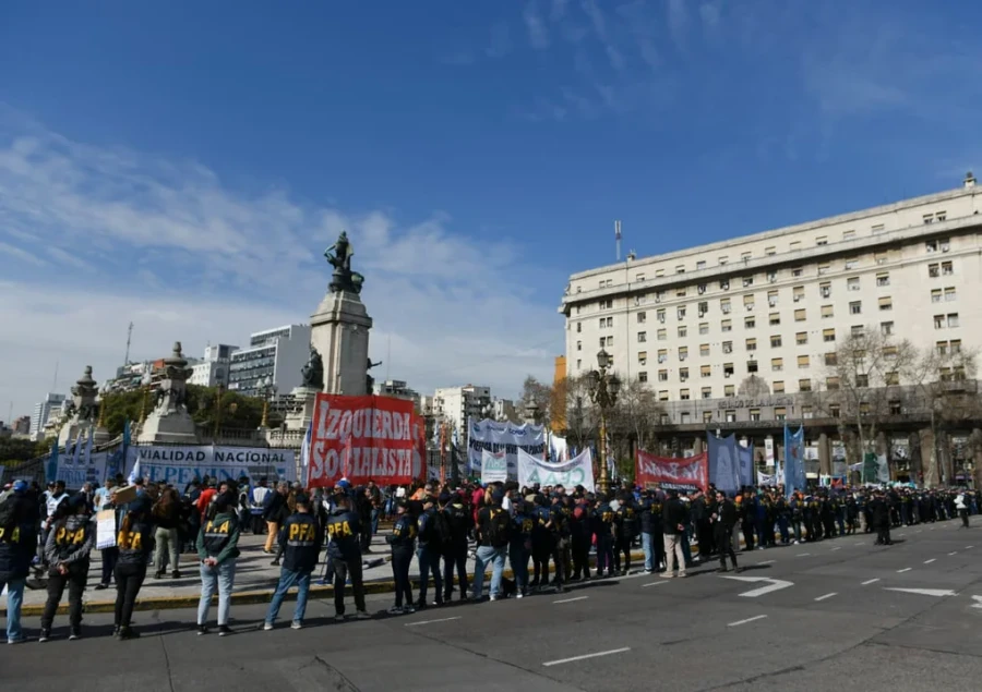 La protesta en las inmediaciones del Congreso.