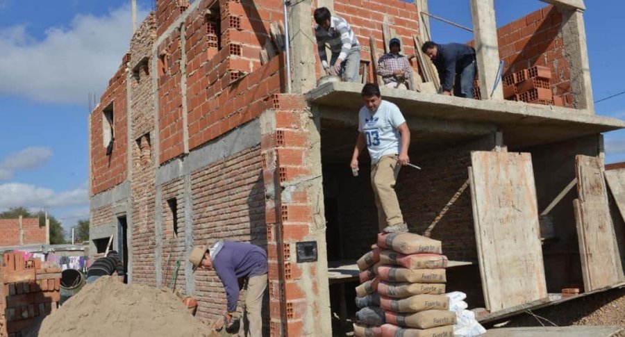CASA PROPIA IMPOSIBLE. Un trabajador con salario mínimo tardaría 85 años en comprar una vivienda.