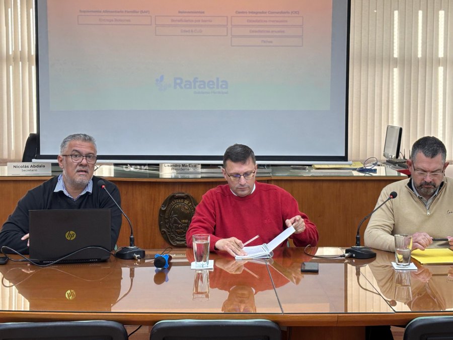 Gabriel C&aacute;ceres, Lisandro M&aacute;rsico y Germ&aacute;n Bottero durante la reuni&oacute;n de este mi&eacute;rcoles por la ma&ntilde;ana en el Concejo. (PRENSA CONCEJO)