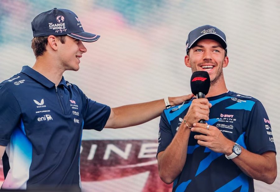 Franco Colapinto y Pierre Gasly durante la sesión fotográfica.