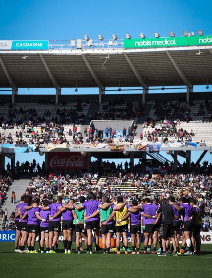 CONVOCANTES. Los jugadores del seleccionado argentino disfrutaron del calor del público cordobés.